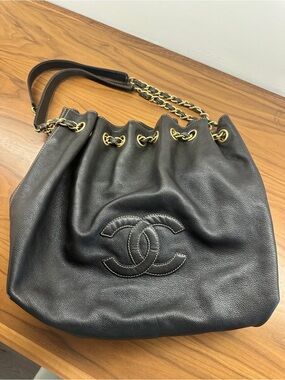 Vintage Chanel Drawstring Lambskin Shoulder Bag with Gold Chain